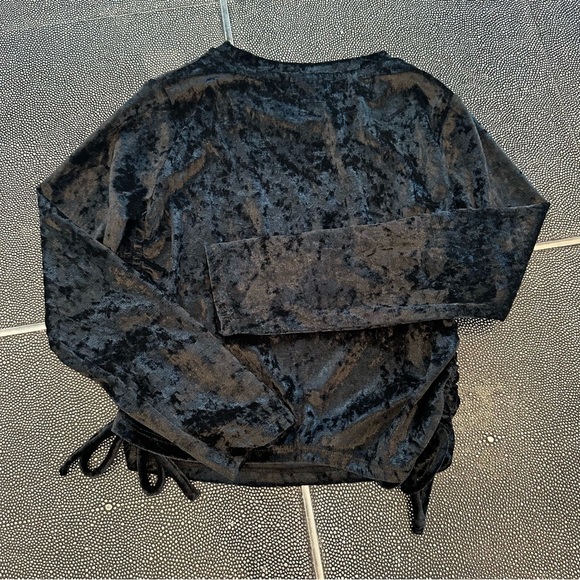 Art Class Girls' Black Side Cinch Long Sleeve T-Shirt. Size S (6/6X) - Picture 6 of 9